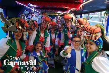La  carroza anunciadora del Carnaval recorrió este miércoles el centro de la ciudad (Foto TA)